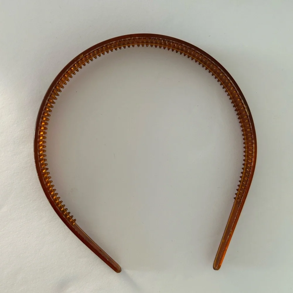 🦋 5/$25 - Vintage Tortoise Shell Brown Plastic Headband (from early 2000’s)